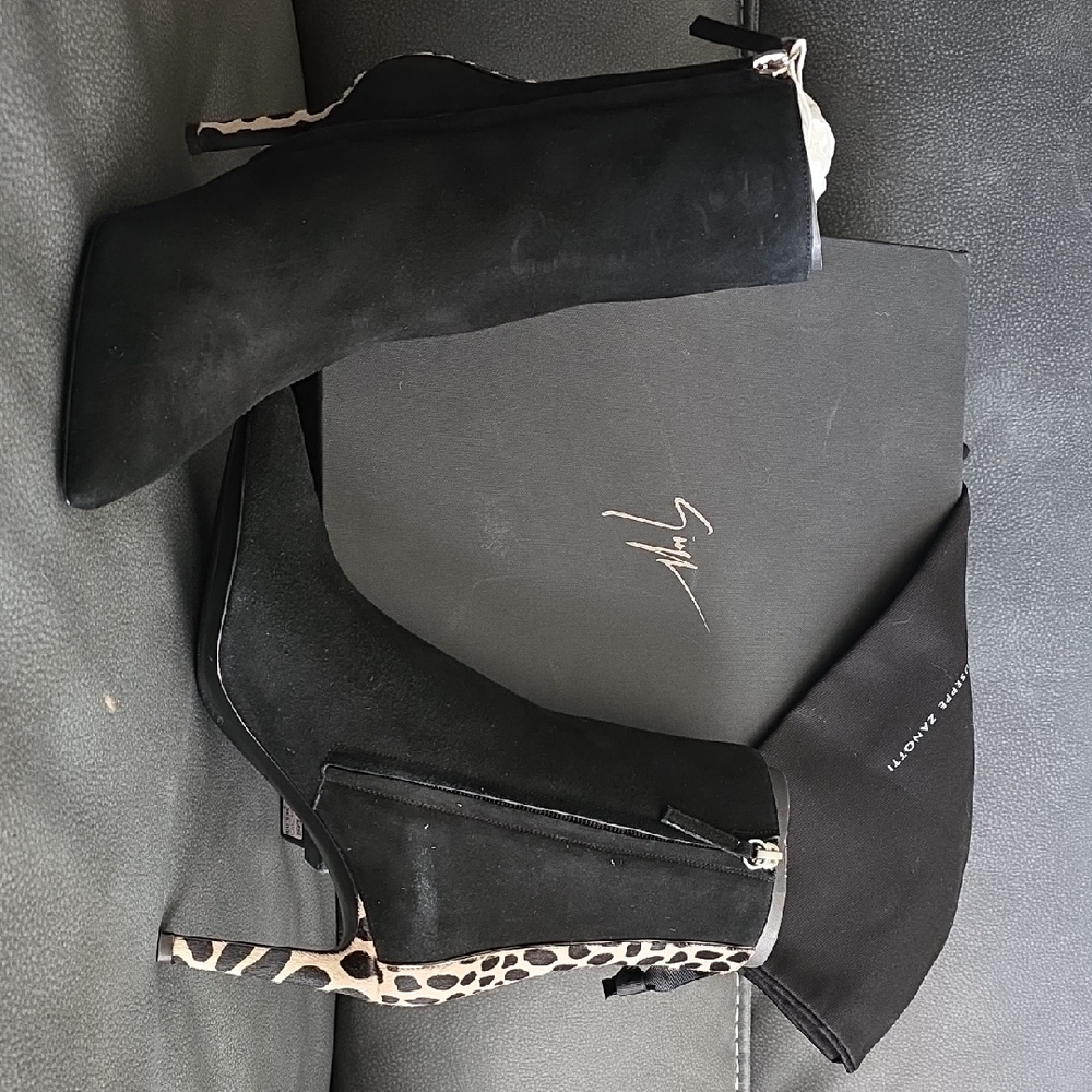 Giuseppe Zanotti Black Fabric Accent